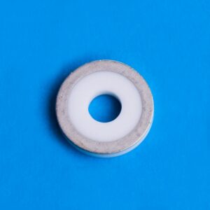 High electrical insulation metallized ceramic washer
